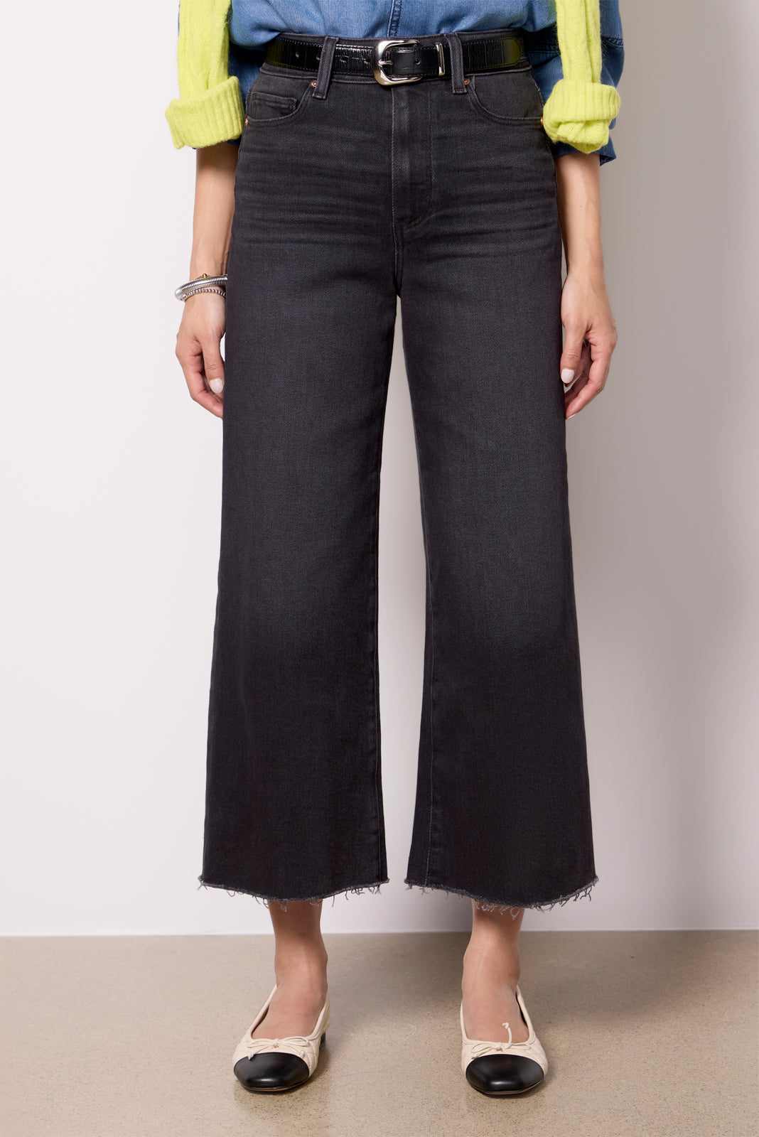 Anessa Petite - Image 5