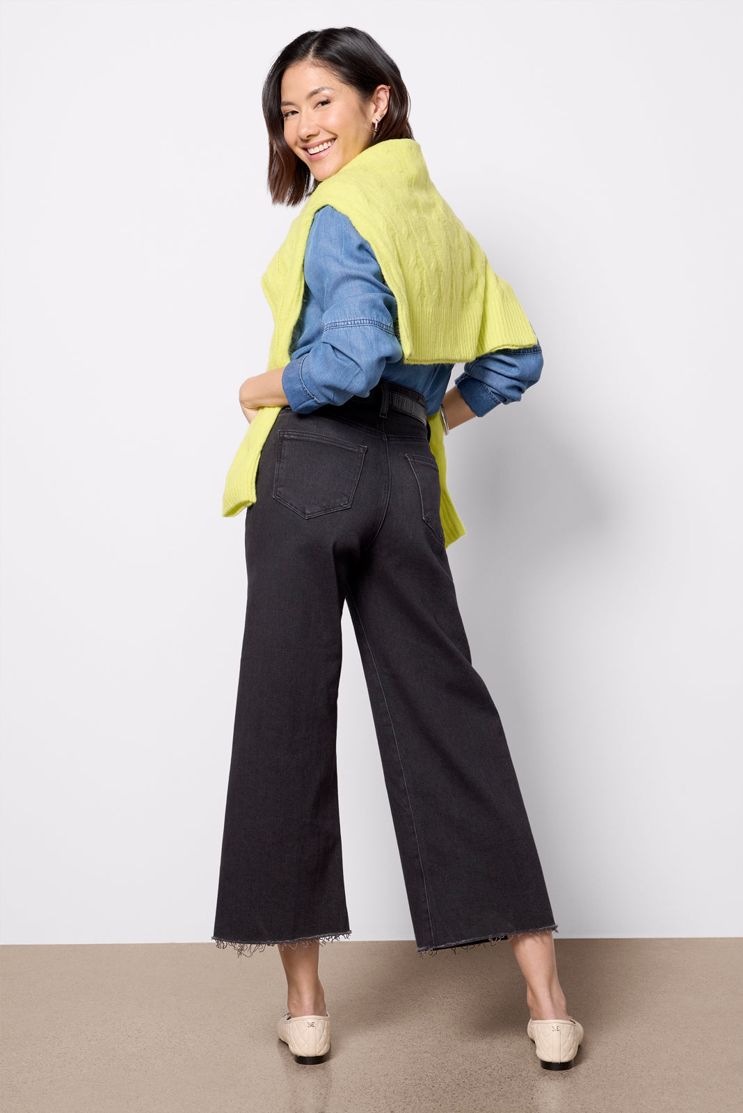 Anessa Petite - Image 3