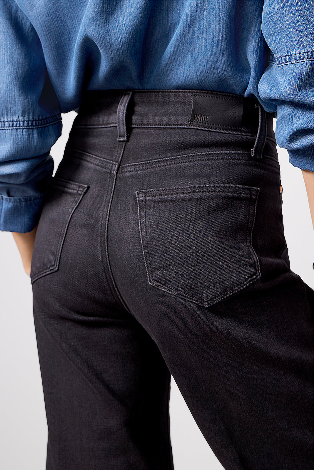 Anessa Petite - Image 2