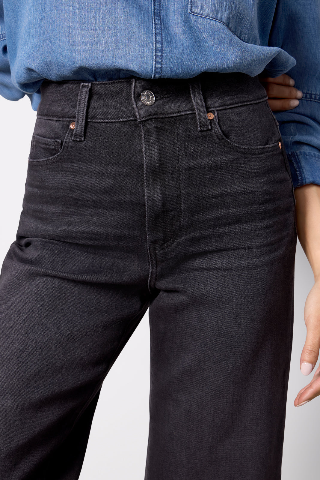 Anessa Petite - Image 4